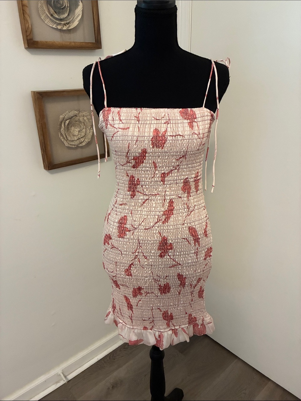 Storia NWT Women’s Pink Floral Ruched Dress Size Medium